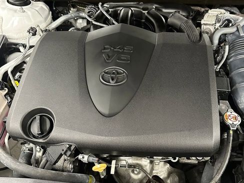 Used 2019 Toyota Avalon Limited FWD image 7