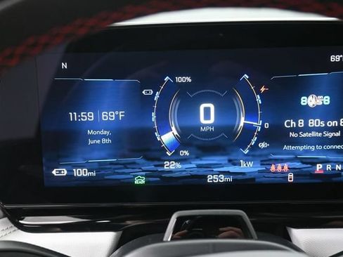 Used 2025 Chevrolet Silverado EV RST AWD/4WD image 5