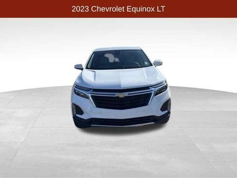 Used 2023 Chevrolet Equinox LT image 2