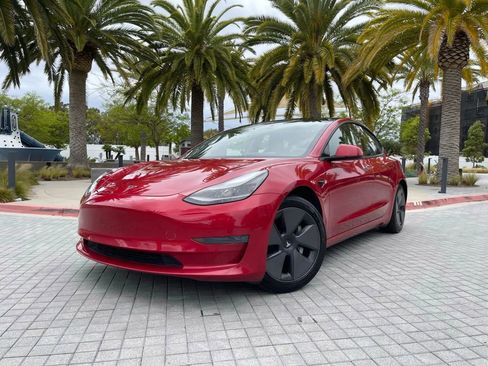 Used 2023 Tesla Model 3 Standard Range RWD image 3