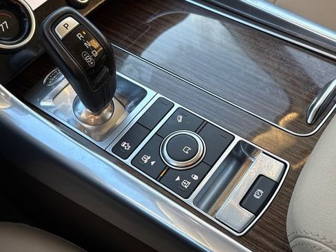 Used 2020 Land Rover Range Rover Sport SE image 28