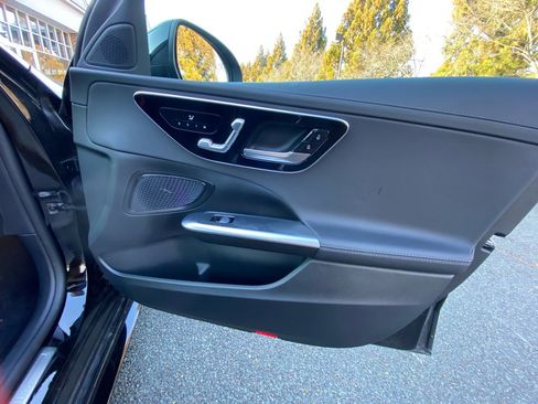 Used 2025 Mercedes-Benz C 300 4MATIC Sedan image 31