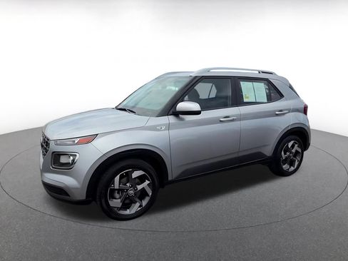Used 2026 Hyundai Venue SEL FWD image 8