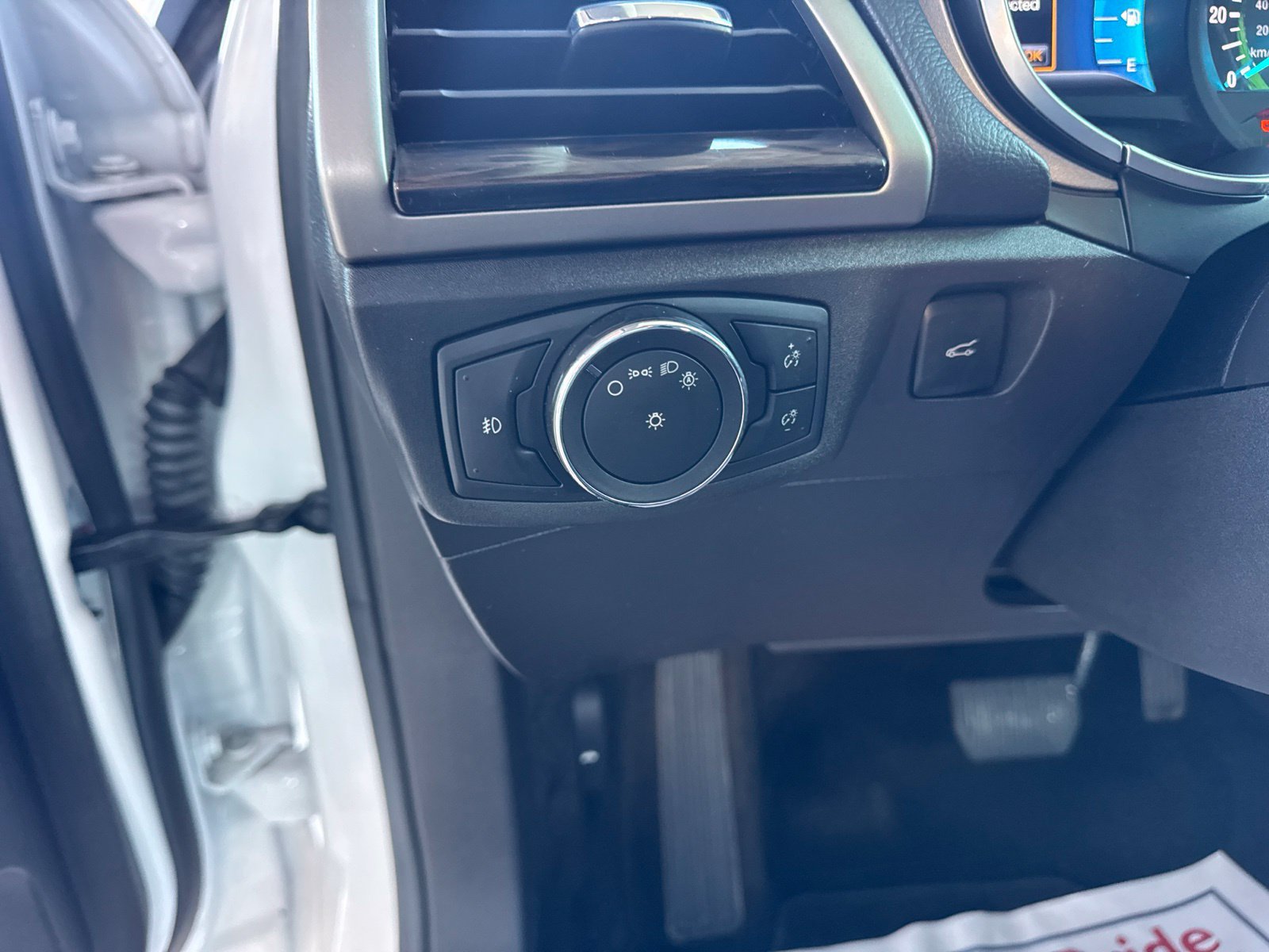 Used 2016 Ford Fusion SE w/ Equipment Group 202A FWD image 23