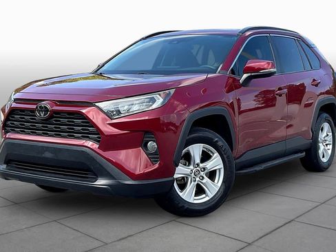 Used 2019 Toyota RAV4 XLE FWD image 1
