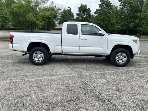 Used 2019 Toyota Tacoma SR5 RWD image 8