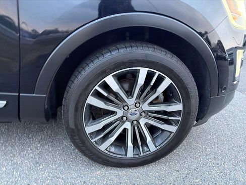 Used 2017 Ford Explorer Platinum image 40