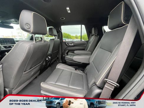 Used 2024 GMC Yukon SLT w/ SLT Luxury Package image 13