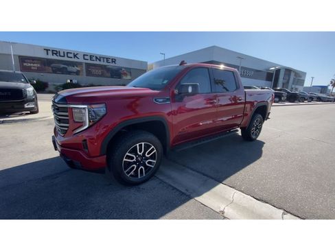 Used 2025 GMC Sierra 1500 AT4 w/ AT4 Premium Package AWD/4WD image 4