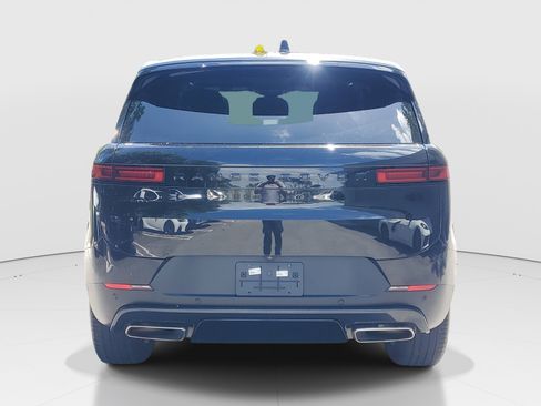 Used 2025 Land Rover Range Rover Sport SE image 6