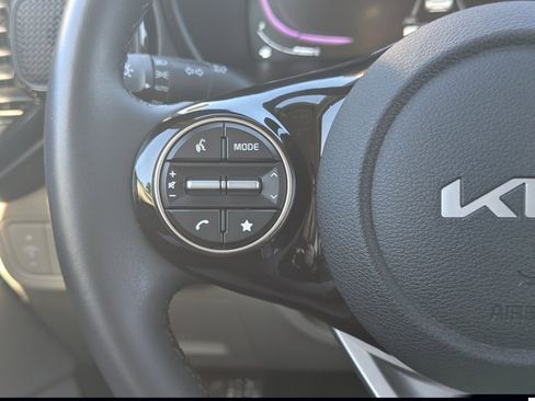 Used 2025 Kia Soul EX image 21