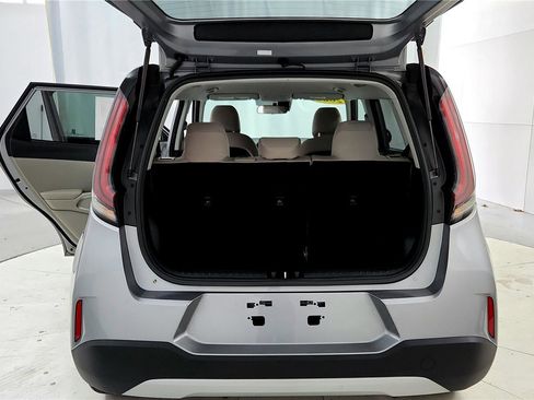 Used 2023 Kia Soul LX image 17