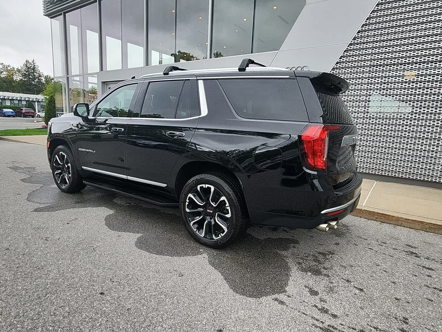 Used 2022 GMC Yukon Denali AWD/4WD image 6
