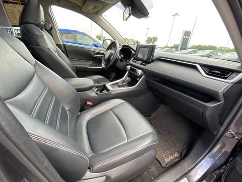 Used 2021 Toyota RAV4 XLE Premium FWD image 26