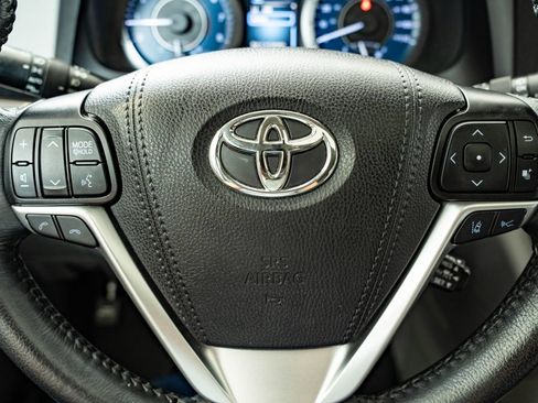 Used 2020 Toyota Sienna XLE FWD image 31