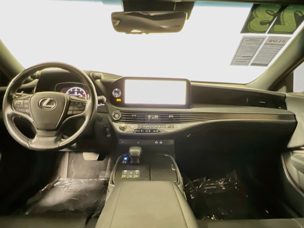 Used 2023 Lexus LS 500 w/ Accessory Package (Z2) RWD image 27
