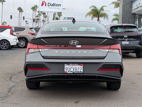 Used 2025 Hyundai Elantra Sport image 3