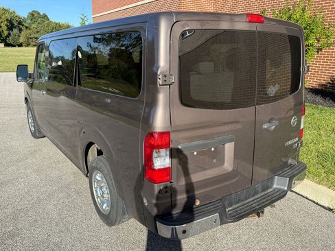 Used 2018 Nissan NV 3500 SV w/ Navigation Package image 9