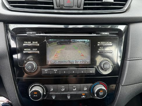Used 2017 Nissan Rogue S w/ S Appearance Package FWD image 22