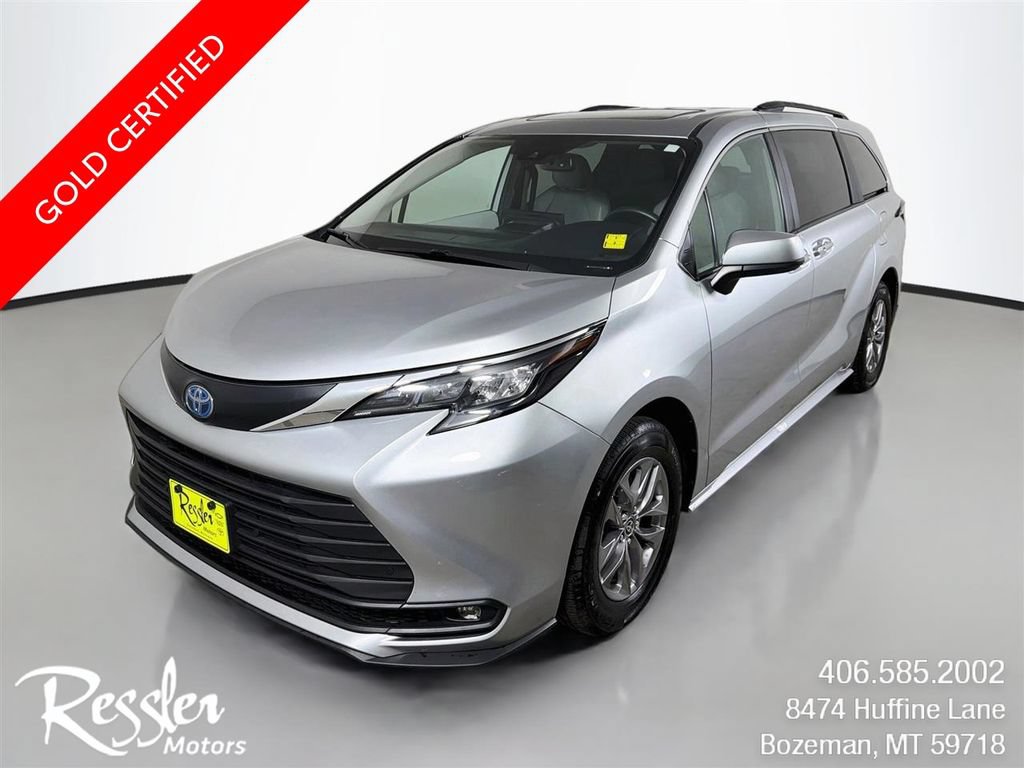 Used 2025 Toyota Sienna XLE FWD image 1