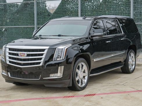 Used 2017 Cadillac Escalade ESV Luxury AWD/4WD image 7