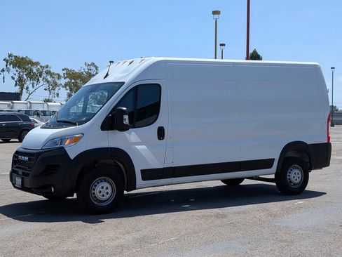 Used 2026 RAM ProMaster 2500 w/ Convenience Group FWD image 3