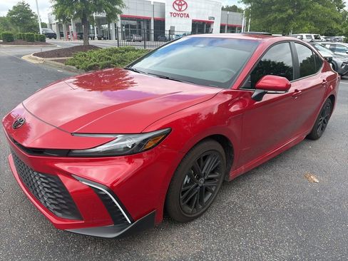 Used 2026 Toyota Camry SE FWD image 1