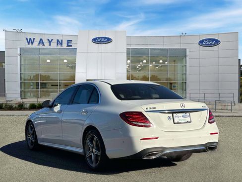 Used 2017 Mercedes-Benz E 300 4MATIC image 4
