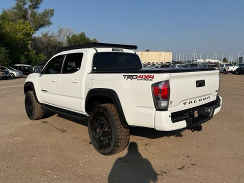 Used 2023 Toyota Tacoma TRD Off-Road w/ Technology Package AWD/4WD image 3