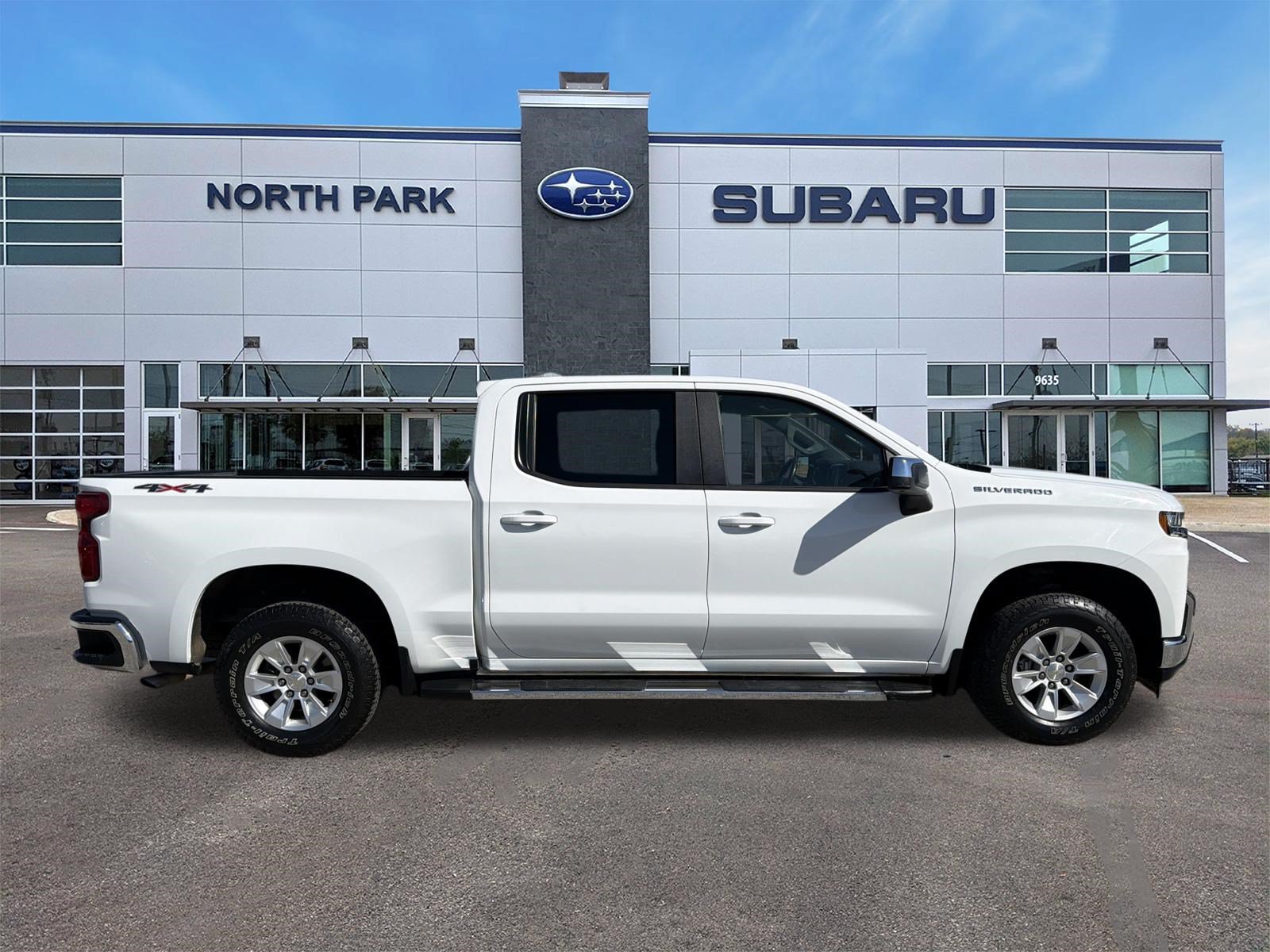 Used 2021 Chevrolet Silverado 1500 LT w/ Fleet Comfort Package AWD/4WD image 2