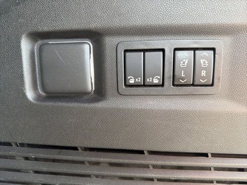 Used 2021 GMC Yukon Denali w/ Denali Premium Package image 26