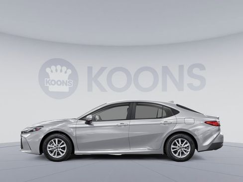Used 2025 Toyota Camry LE FWD image 4