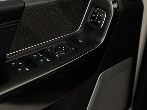 Used 2025 Ford F450 Platinum image 16