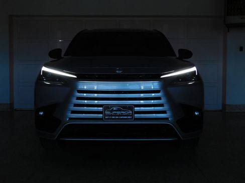 Used 2026 Lexus TX 500h AWD image 12