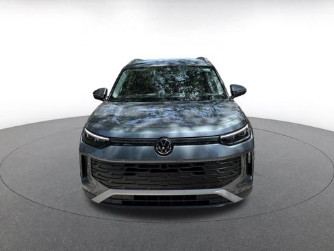 Used 2026 Volkswagen Tiguan SE FWD image 2
