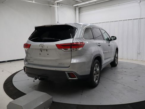 Used 2019 Toyota Highlander Limited Platinum AWD/4WD image 3