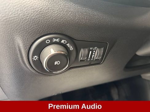 Used 2024 Jeep Compass Latitude AWD/4WD image 9