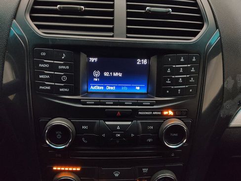 Used 2016 Ford Explorer XLT AWD/4WD image 25