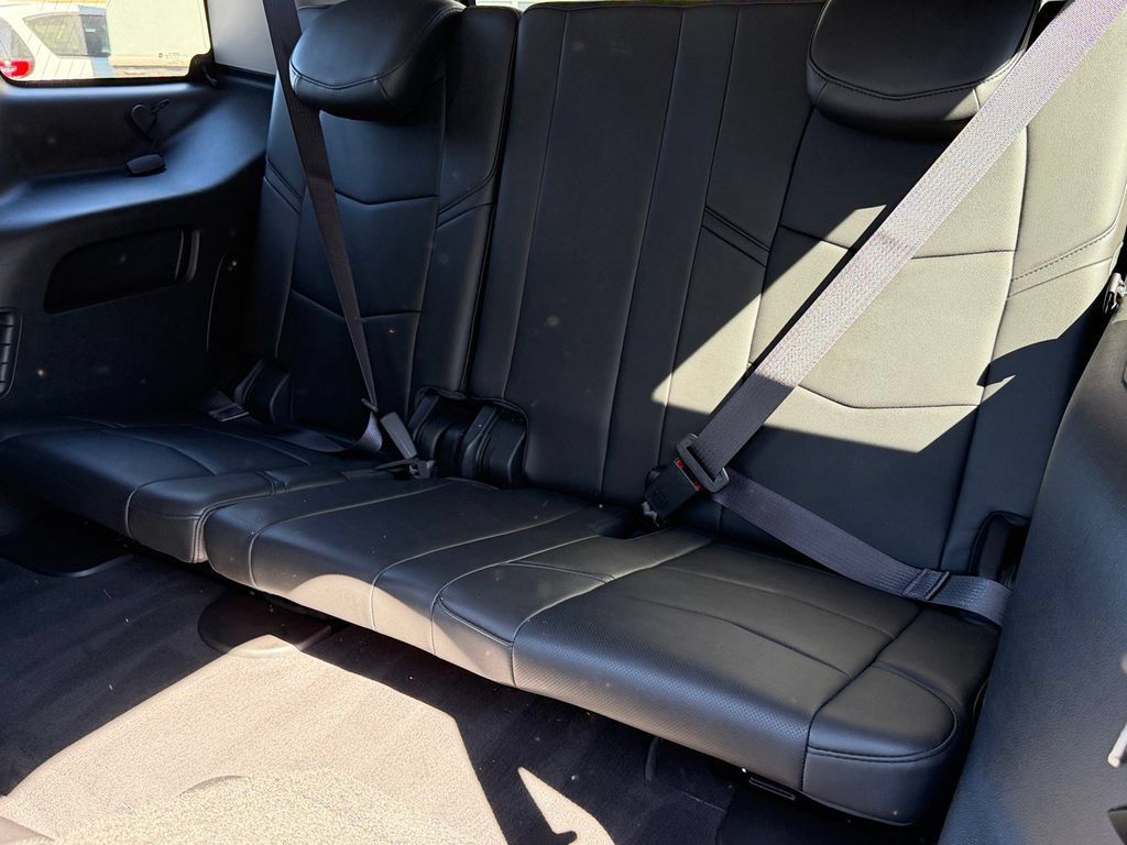 Used 2015 Cadillac Escalade Luxury AWD/4WD image 22