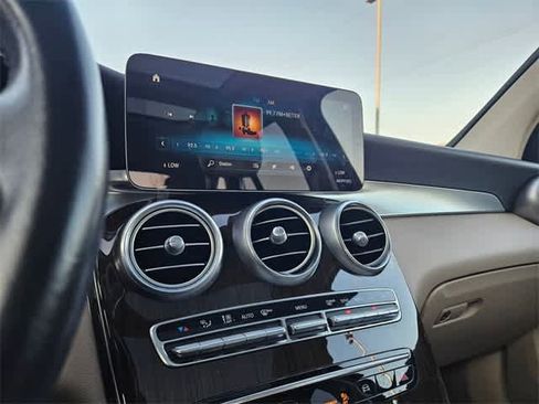 Used 2021 Mercedes-Benz GLC 300 image 27