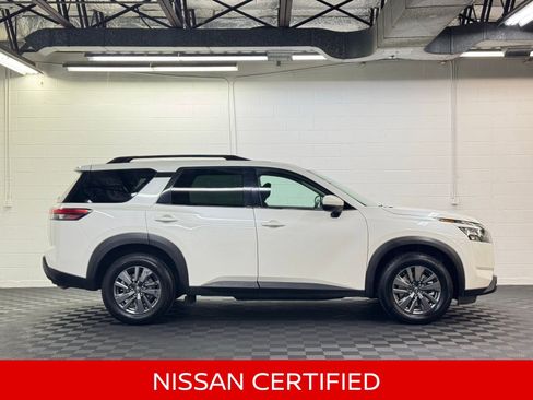 Certified 2024 Nissan Pathfinder SV image 5