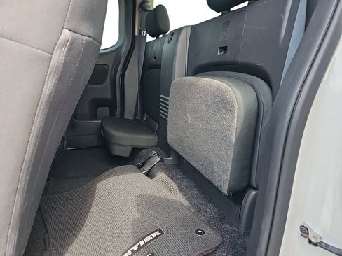 Used 2024 Nissan Frontier S RWD image 14