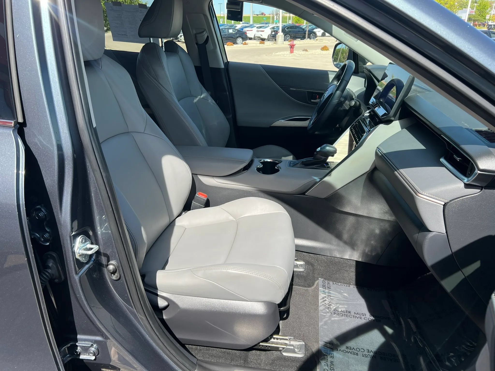 Used 2023 Toyota Venza XLE AWD/4WD image 8