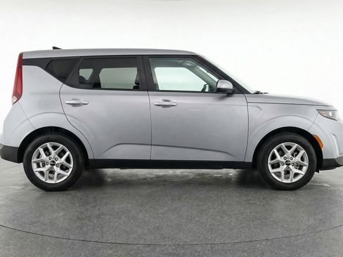 Used 2025 Kia Soul LX w/ LX Technology Package image 11
