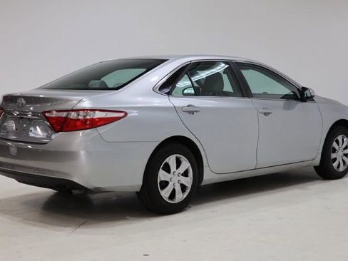 Used 2015 Toyota Camry LE FWD image 7
