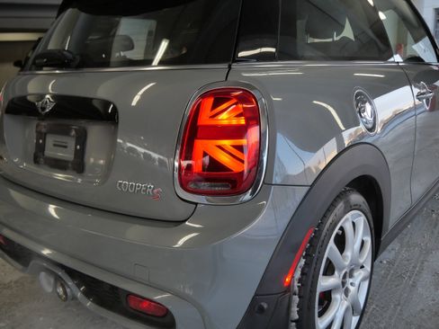 Used 2018 MINI Cooper S image 17