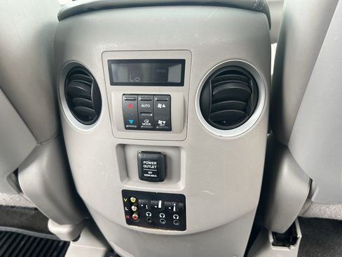 Used 2011 Honda Pilot Touring image 47