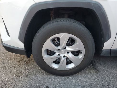 Used 2023 Toyota RAV4 LE image 5