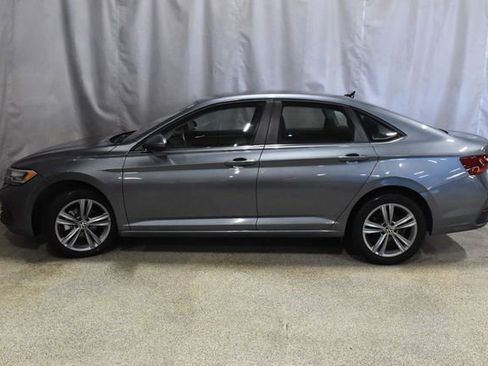 Used 2024 Volkswagen Jetta SE image 6