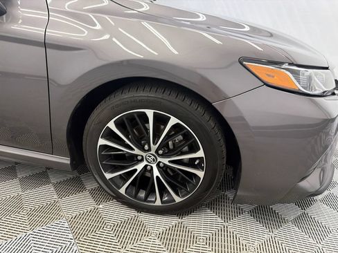 Used 2018 Toyota Camry SE FWD image 13